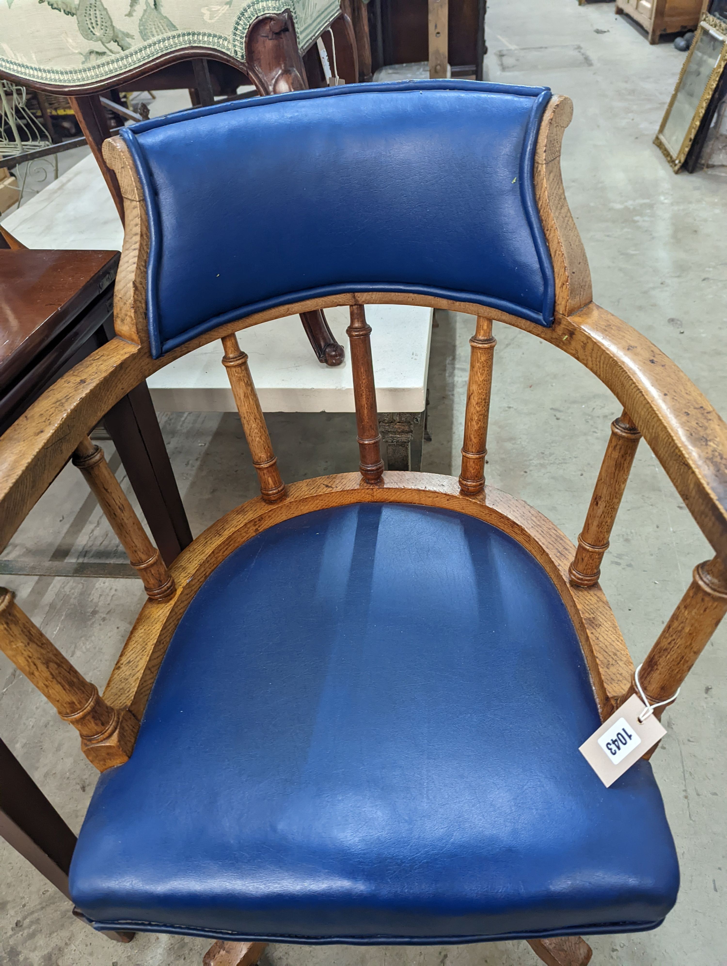 A Victorian oak swivel desk chair, width 61cm, depth 46cm, height 88cm